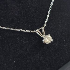 1/6 carat diamond solitaire pendant necklace